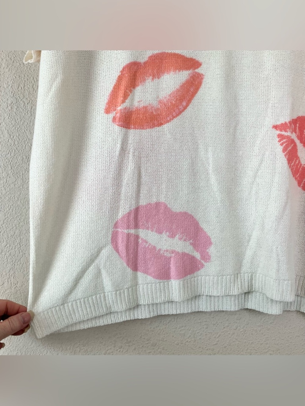 ENTRO Lip Print Lightweight Sweater L Novelty Kiss Graphic Quirky Chic Summer - Picture 4 of 9